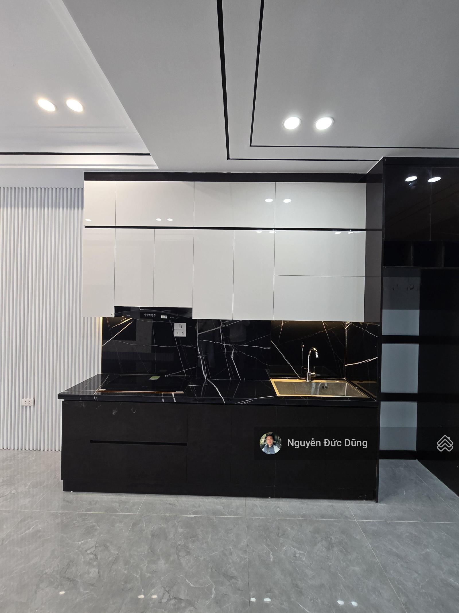 Nhà gần sân gold Long Biên 45m2 Thang Máy 8.x Tỷ full nội thất long lanh