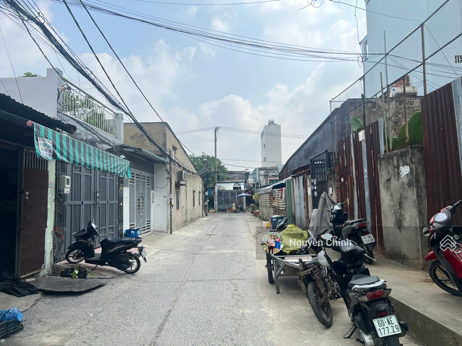 BÁN NHÀ 1/ ĐƯỜNG SỐ 19 - NGAY KÊNH NƯỚC ĐEN - DT: 4,3M x 19,5M - GIÁ: 6,5 TỶ - HẺM XE TẢI 5M THÔNG