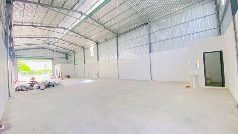 Cho thuê kho 330 m2 mới xây đường Võ Văn Kiệt