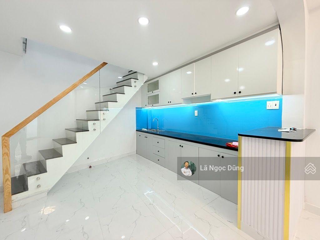 Bán nhà 2 tầng, 39m2, hẻm ô tô 4m, đường Lũy Bán Bích, giá chỉ 3,5 tỷ ( thương lượng 9 chủ )