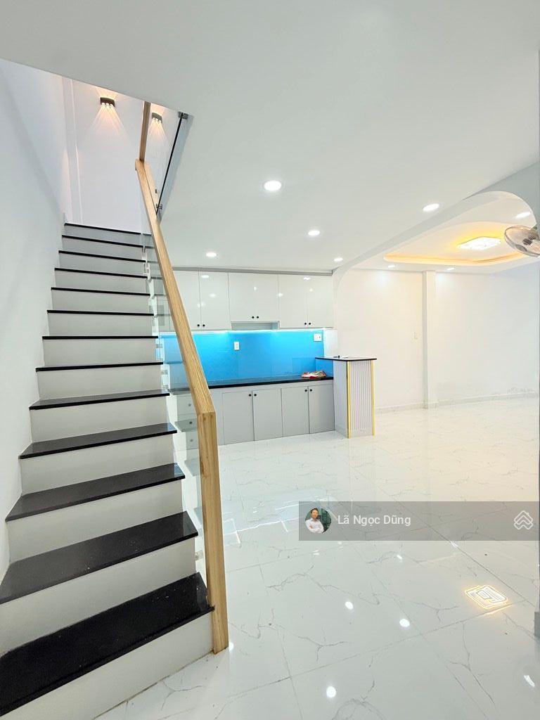 Bán nhà 2 tầng, 39m2, hẻm ô tô 4m, đường Lũy Bán Bích, giá chỉ 3,5 tỷ ( thương lượng 9 chủ )