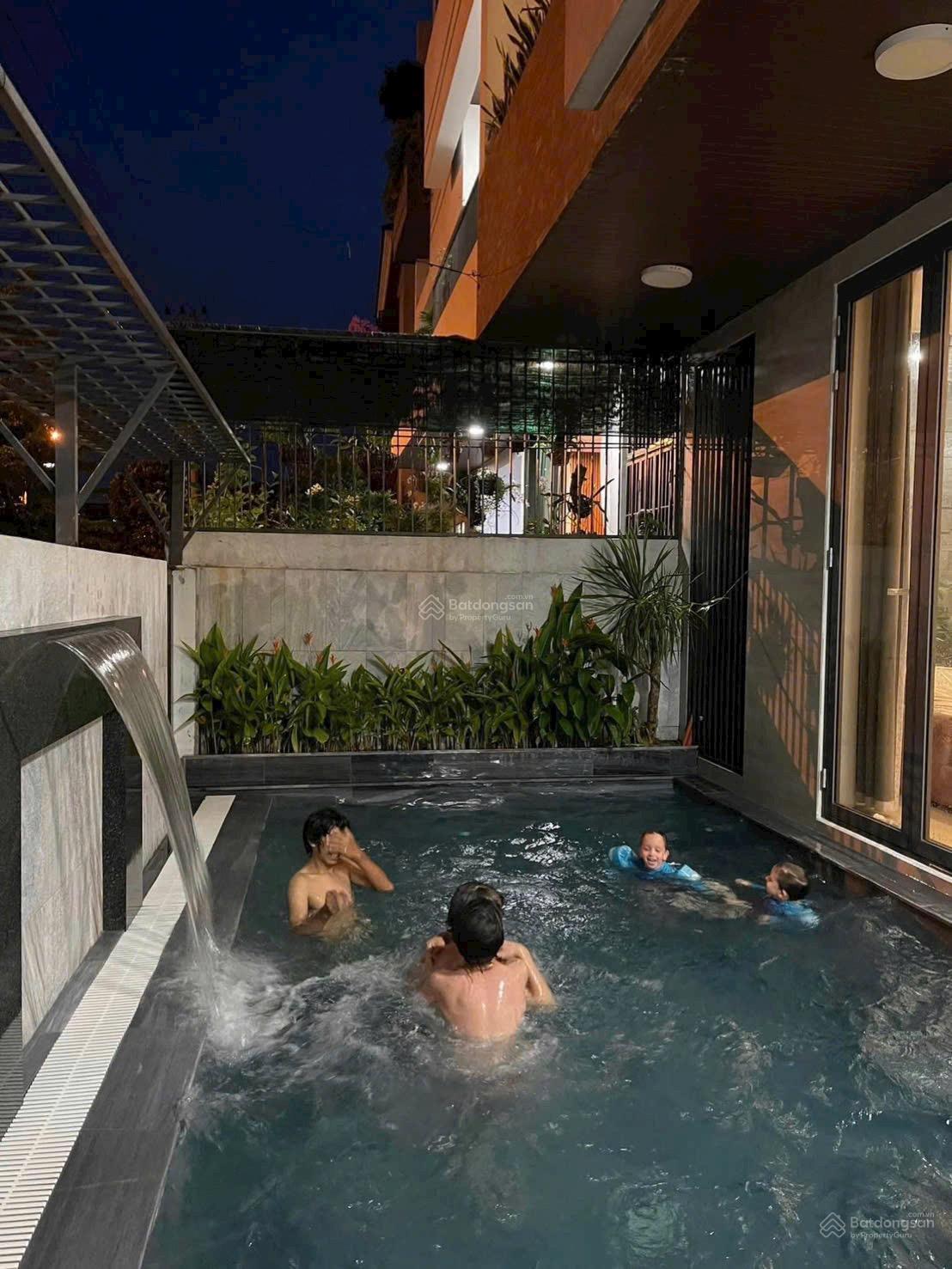 Cho thuê villa mặt tiền đường Phan Bá Vành, Đà Nẵng, 9 phòng, hồ bơi, ngay chân cầu Thuận Phước