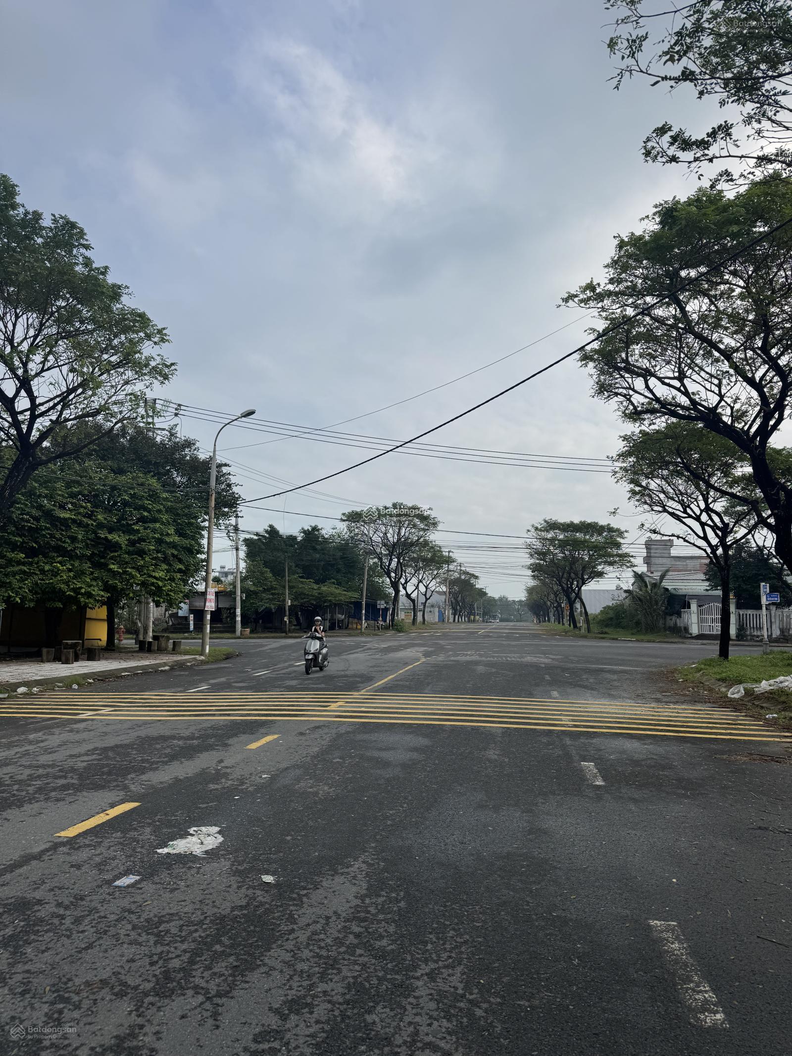 Bán lô góc 2 mặt tiền Nguyễn Cơ Thạch Hoàng Công Chất ngay bãi tắm Sơn Thuỷ