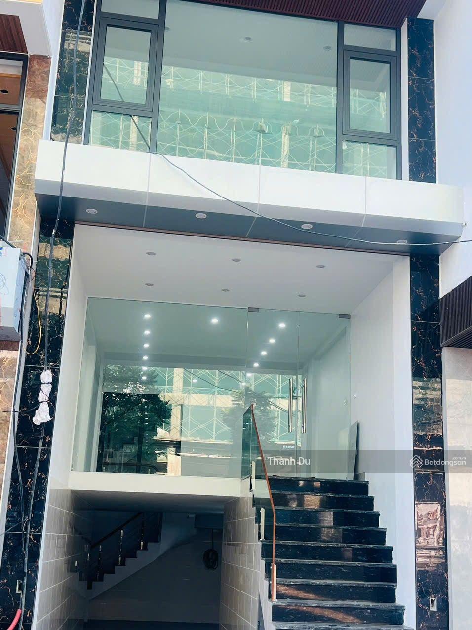 CHO THUÊ MẶT BẰNG Kinh doanh, văn phòng PHỐ NGUYỄN LAM , thâng máy , thông sàn 70m2/ sàn