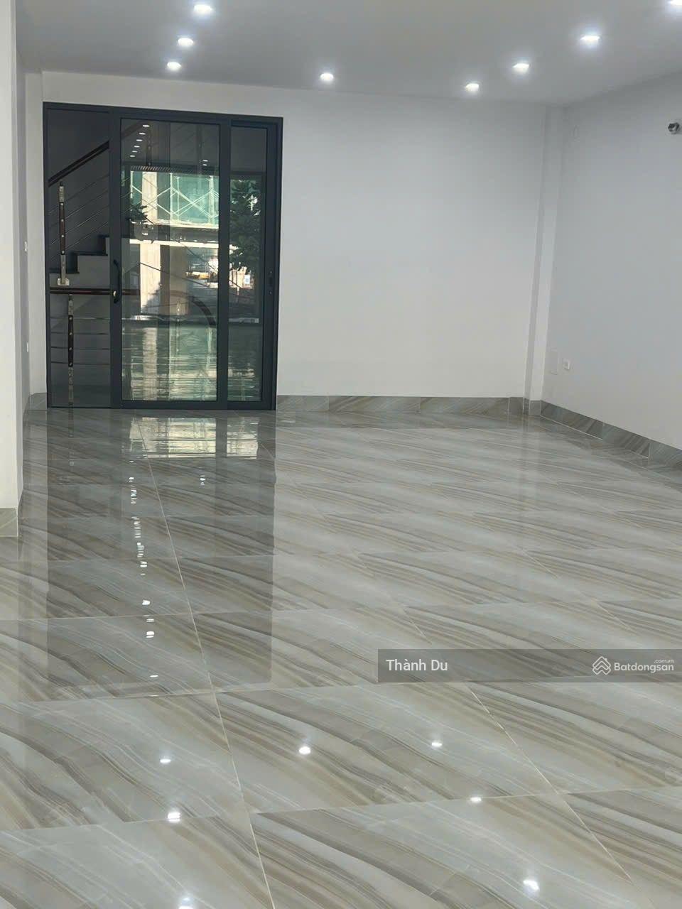 CHO THUÊ MẶT BẰNG Kinh doanh, văn phòng PHỐ NGUYỄN LAM , thâng máy , thông sàn 70m2/ sàn