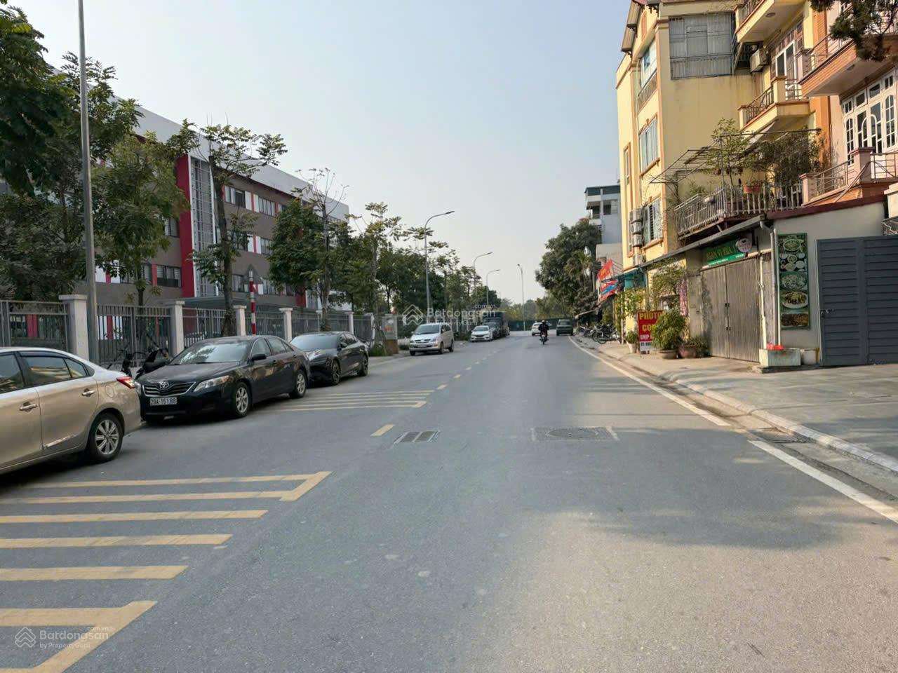 CẦN BÁN NHÀ MẶT PHỐ THẠCH BÀN LONG BIÊN HÀ NỘI.