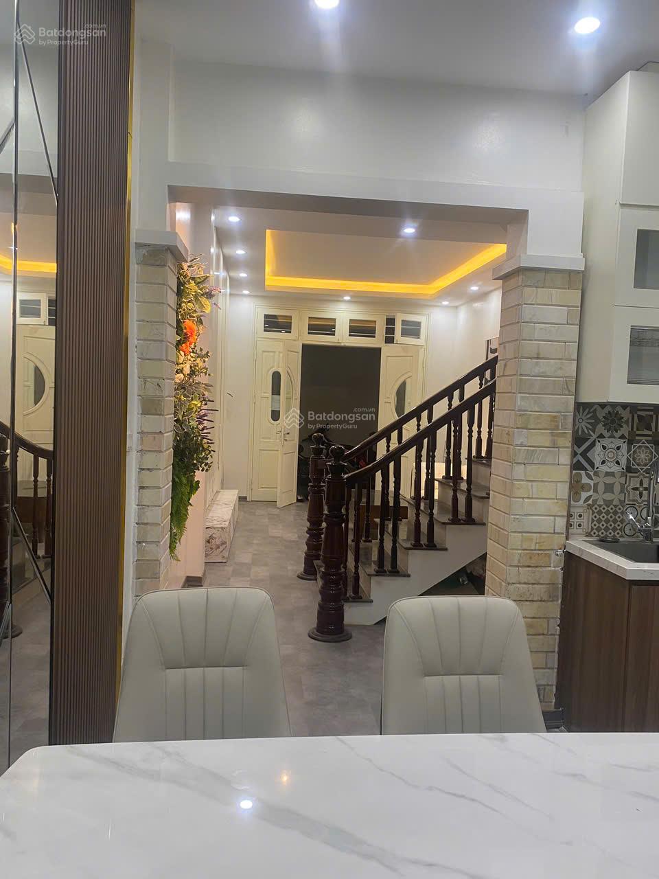 BÁN NHÀ CẦU GIẤY Ô TÔ ĐỖ CỔNG 11.8 TỶ Ở DƯƠNG QUẢNG HÀM GẦN QUAN HOA, HOÀNG QUỐC VIỆT