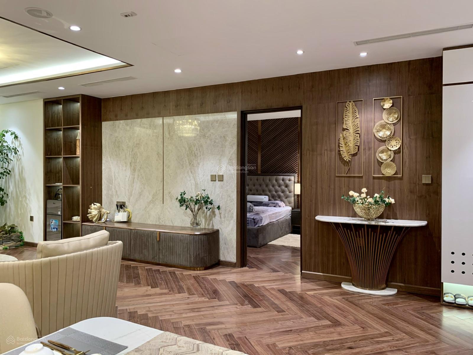 Cho thuê nhà riêng 100m2 5 tầng đồ cơ bản thích hợp làm văn phòng đường 2 oto đi vào lh: 0814 332 ***