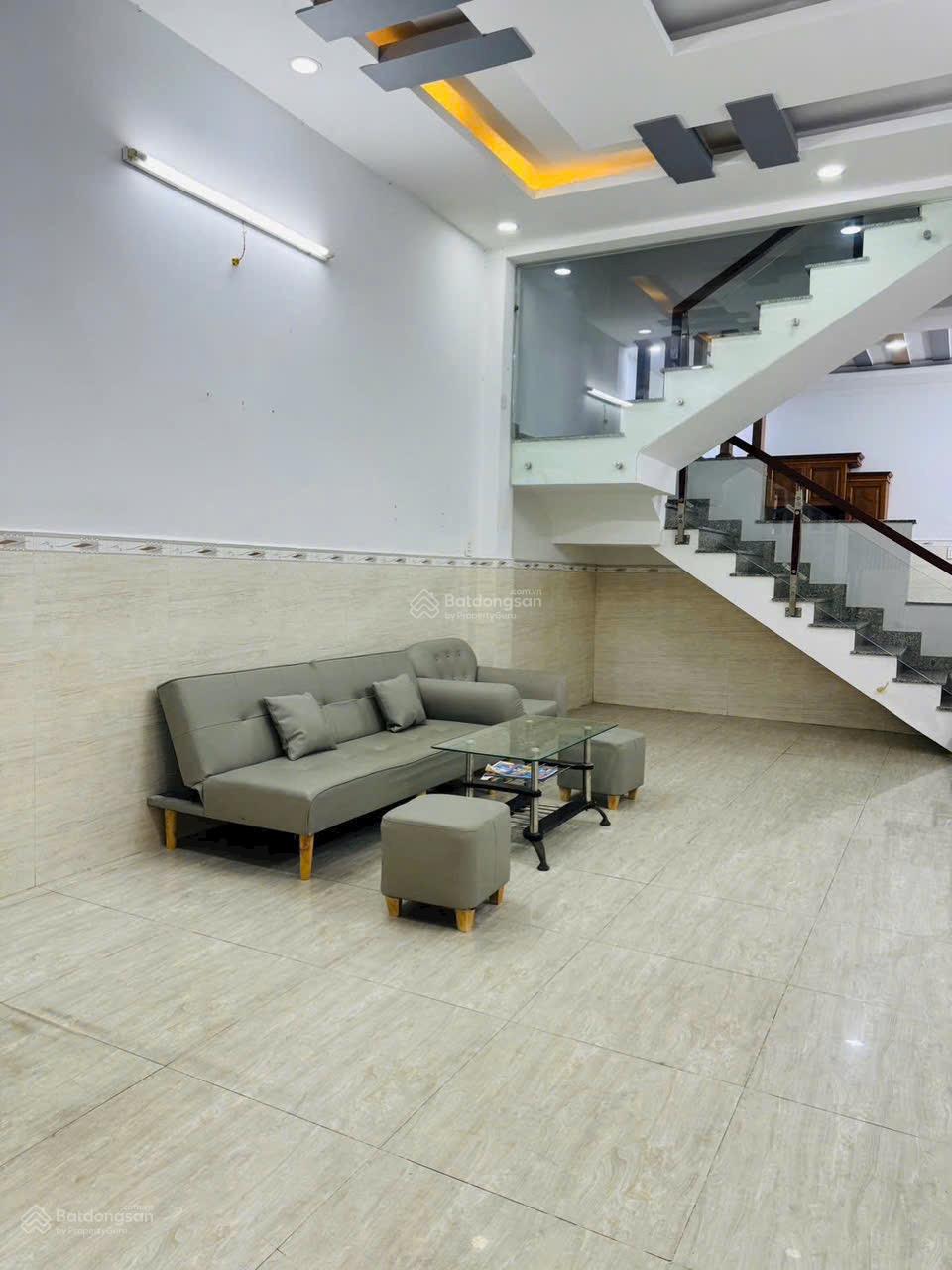 Bán nhà gần ngay Emart Phan Huy Ích. 4,5m x 14m. 1 trệt 1 lầu chỉ nhỉnh 5 tỷ còn bớt