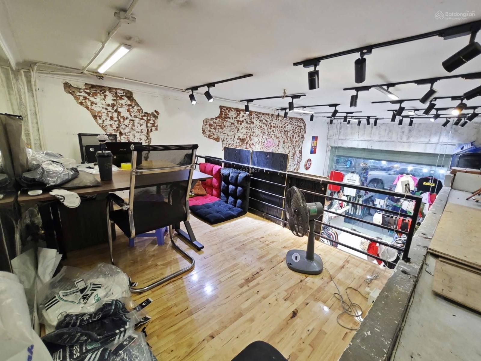 Bán nhà tập thể mặt phố cổ Hoàn Kiếm, tầm tiền hiếm, nhà có vỉa hè, KD gì cũng đẳng cấp, sổ đỏ sẵn