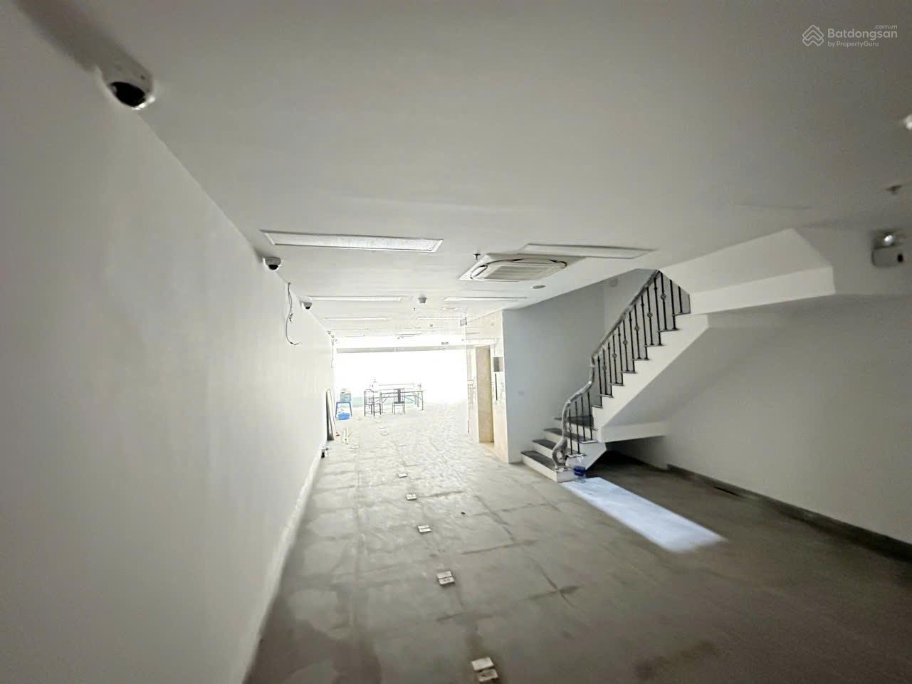 Chính chủ cho thuê căn nhà mặt phố 9 tầng số 22 Châu Long giá 80tr/ tháng