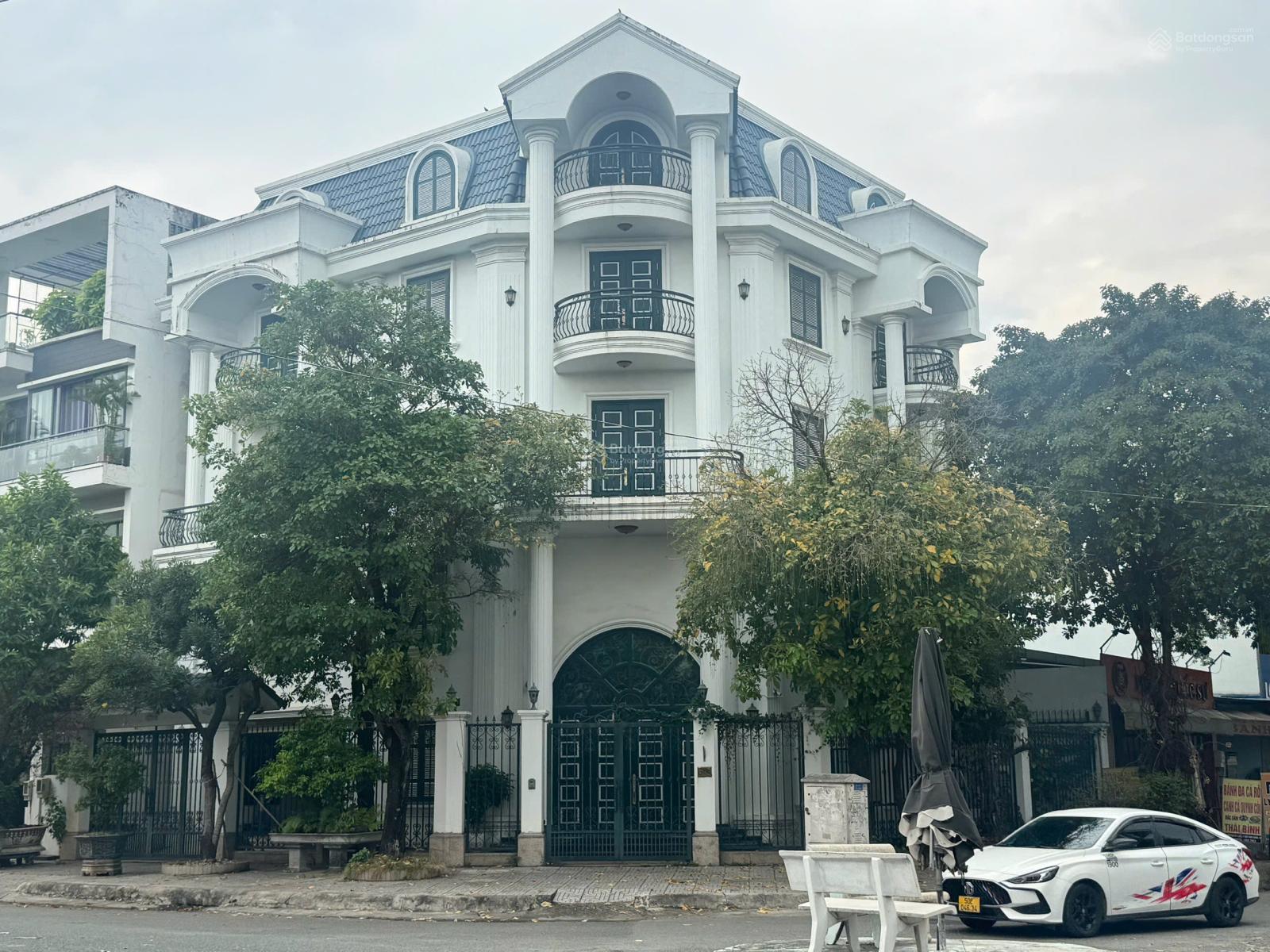 Căn biệt thự sang trọng - vị trí có 102 vip nhất khu bên sông - 238m2(14x17m) - 4 tầng - giá 43 tỷ