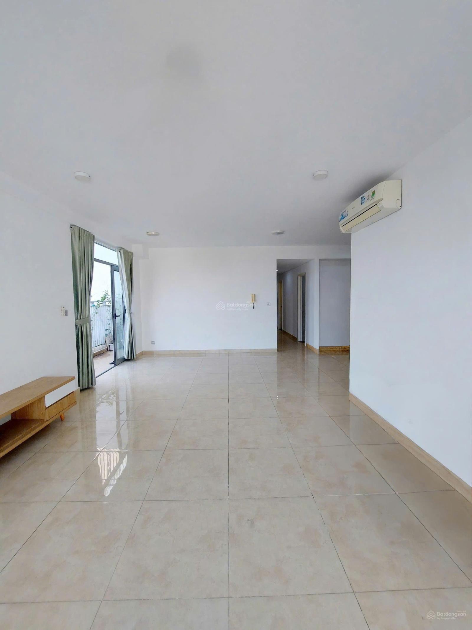 Cho thuê căn góc 3PN Luxgarden, 111m2, view sông, có sân vườn chung. LH - 0978 272 *** (Zalo)
