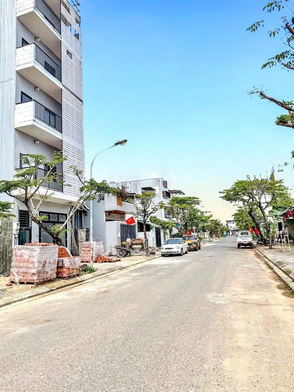 Cần bán 1 cặp đất góc 2 mặt tiền đường 7m5 gần đường Minh Mạng và cầu Khuê Đông thuộc KĐT Hoà Quý.