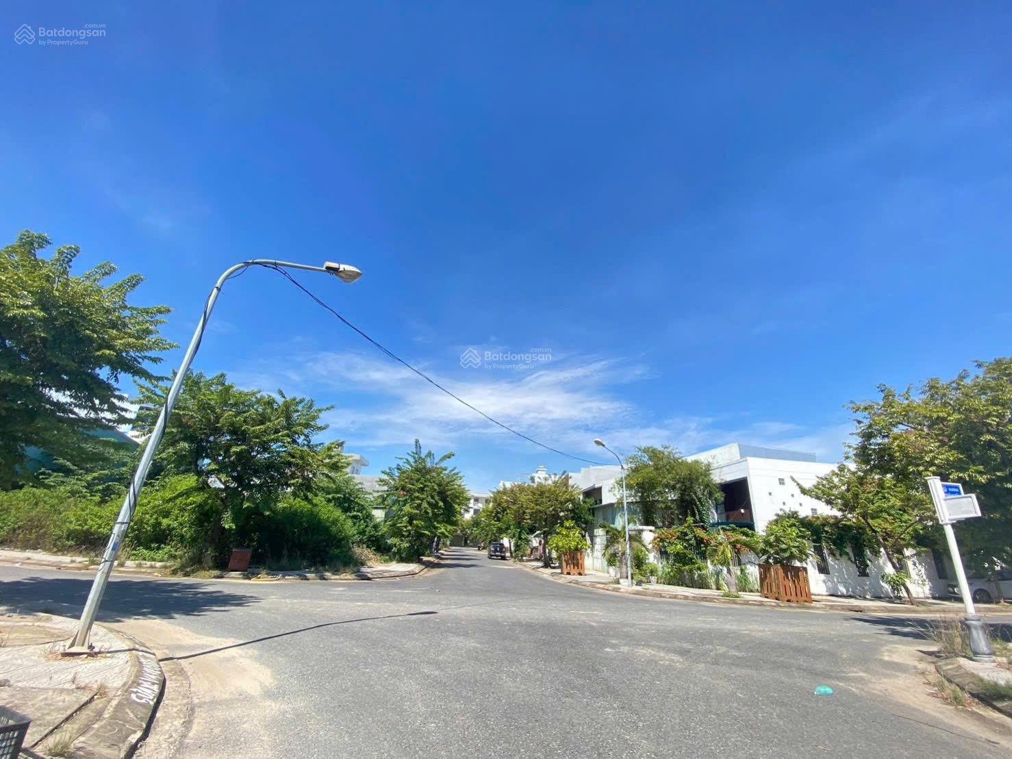 Cần bán 1 cặp đất góc 2 mặt tiền đường 7m5 gần đường Minh Mạng và cầu Khuê Đông thuộc KĐT Hoà Quý.