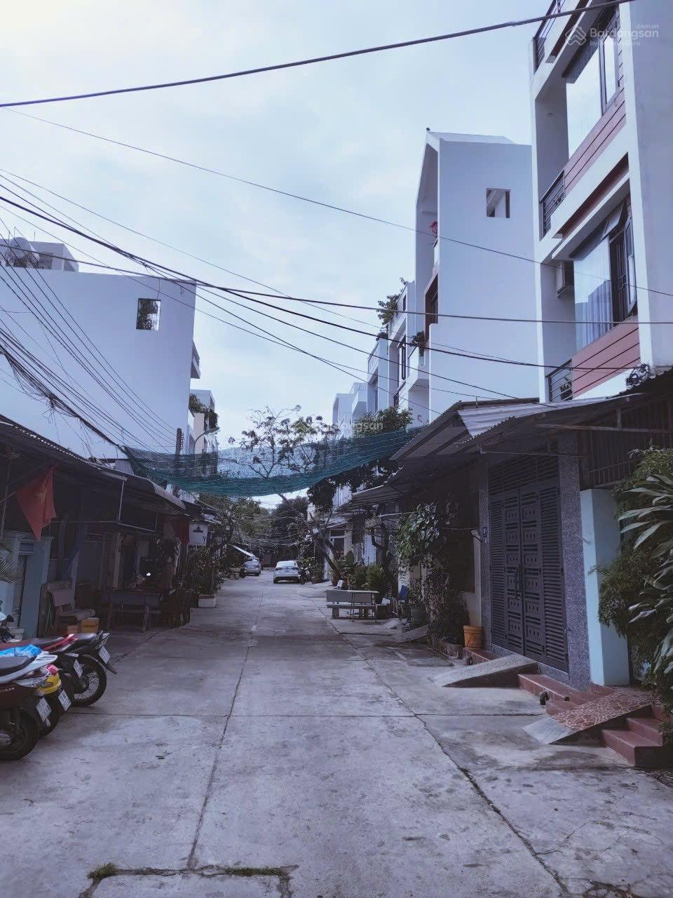 BÁN NHÀ CẤP 4 CŨ NÁT ĐƯỜNG BÊ TÔNG NGUYỄN THỊ ĐỊNH TP NHA TRANG CHỈ 5 TỶ