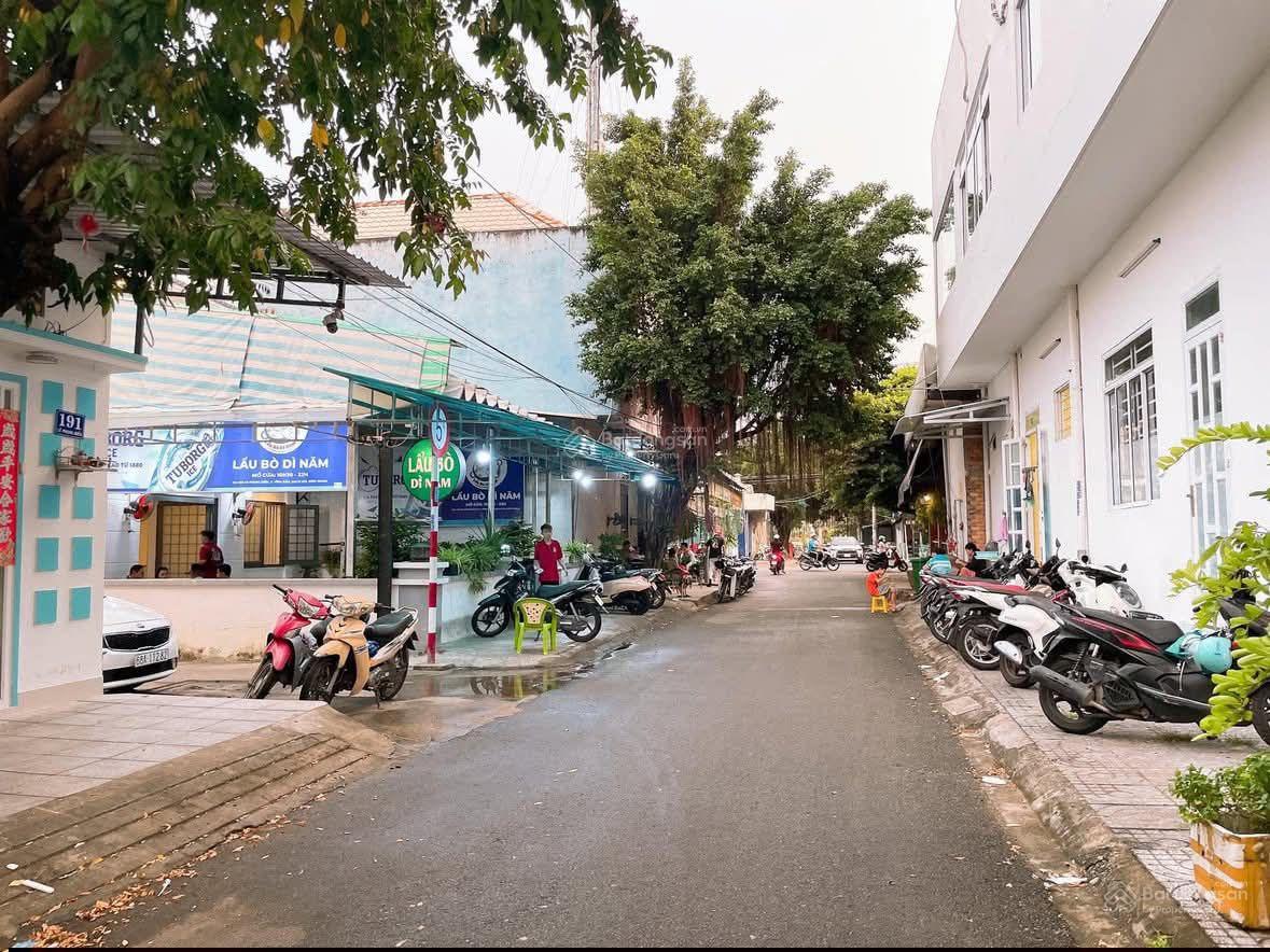 Kinh doanh thua lỗ ngộp bank cần bán nhà cấp 4 sổ hồng riêng mặt tiền kinh doanh Tân Túc giá 790tr