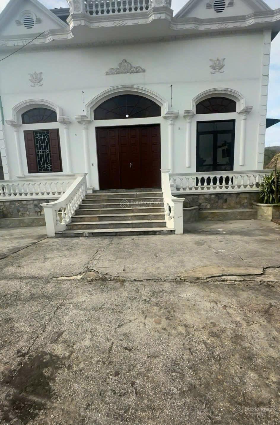 Lô đất có nhà biệt thự TP Hạ Long gần Siêu thị Mega Maket bán gấp giá 15 tỷ DT 1 ngàn 080m2