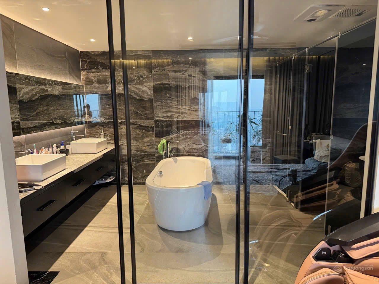 Bán CHCC N09B2 Thành Thái, 123m2 4 phòng ngủ, view ban công công đẹp ra hồ Bán CHCC N09B2 Thành Thái, 123m2 4 phòng ngủ, view ban công công đẹp ra hồ