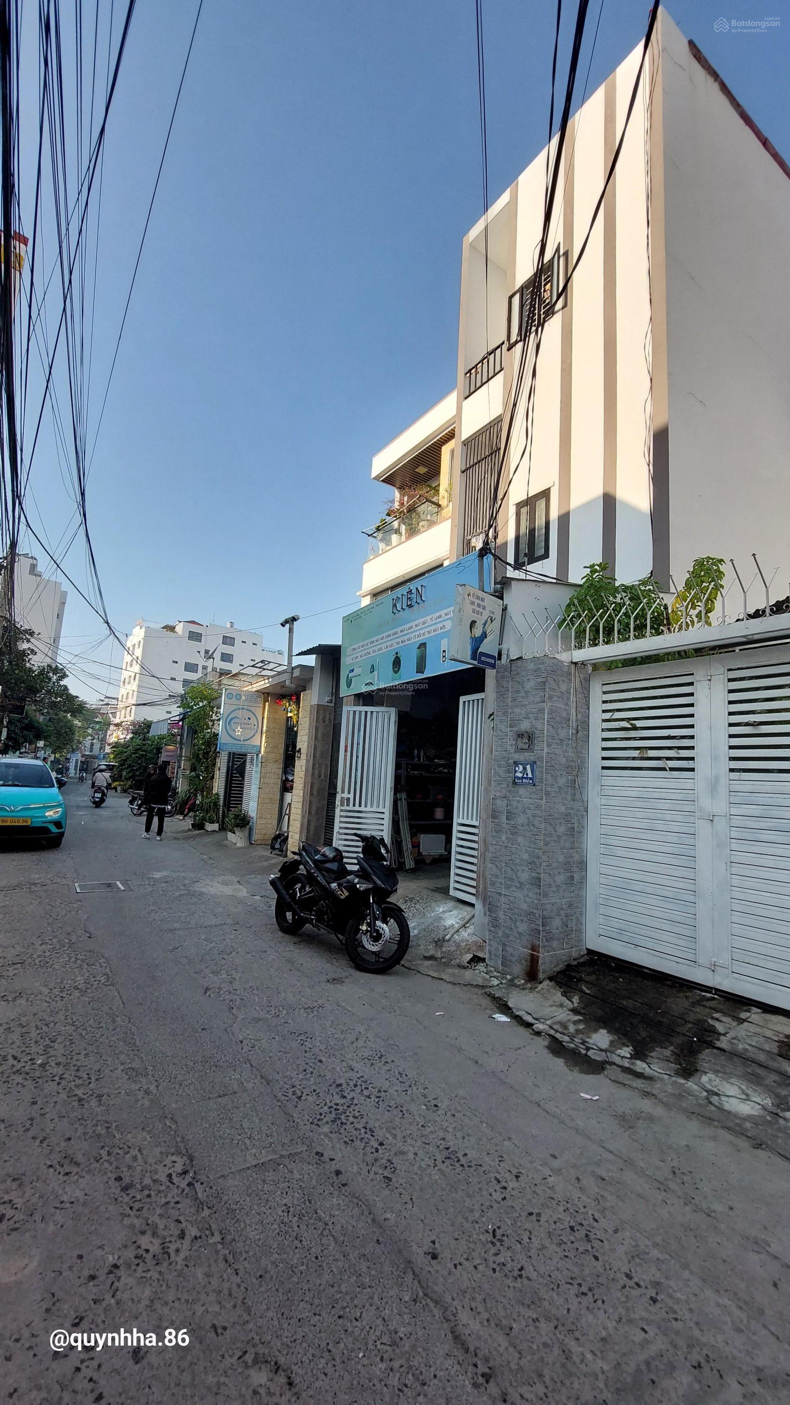 Bán nhà 3 tầng gần biển, hướng Đông, đường Sao Biển, Vĩnh Hải, Nha Trang. DT 117.6 m2 ngang 4.8m