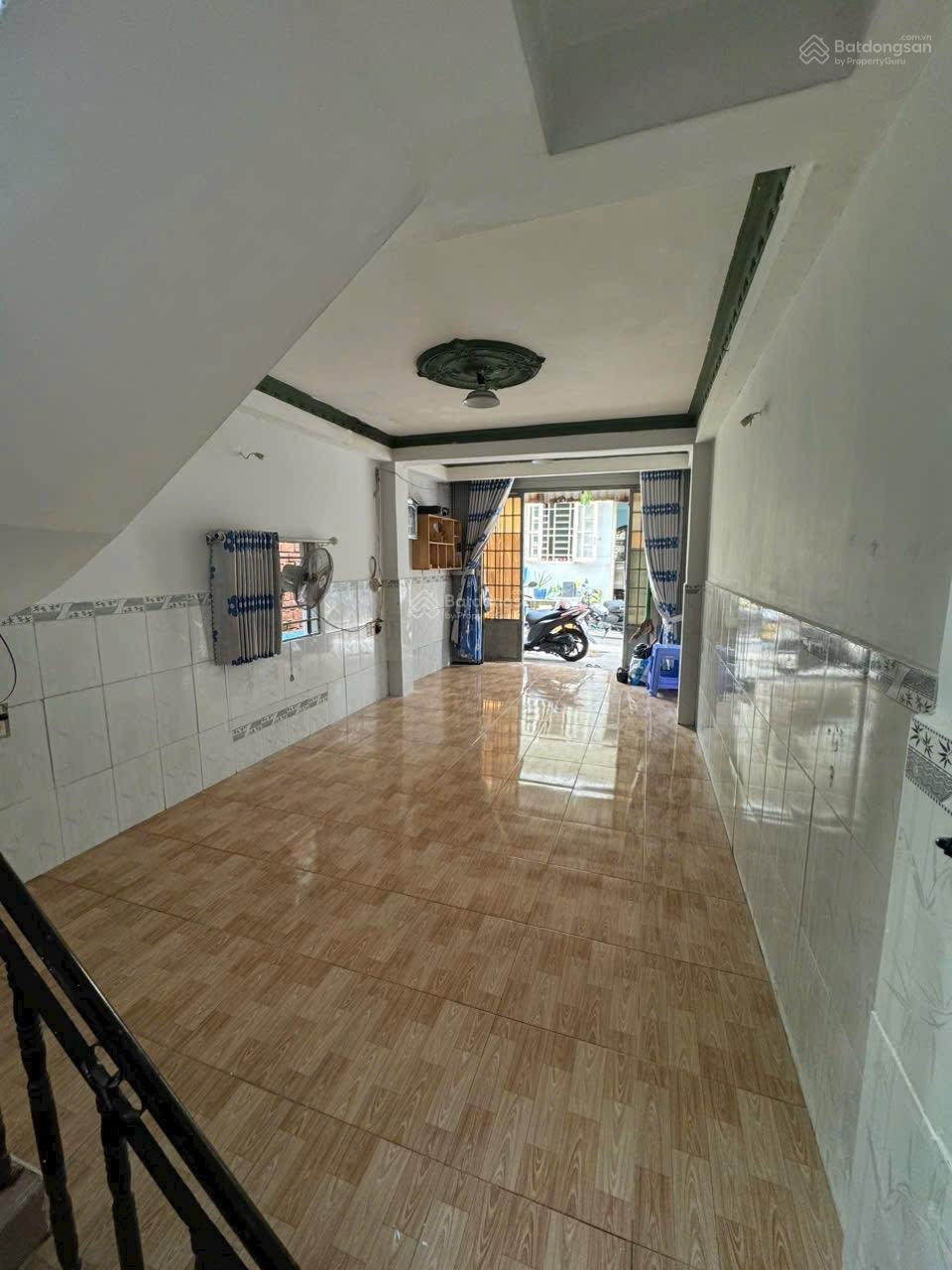 Nhà 1 trệt lầu hoàn cồng đủ - sát ga Metro - hẻm xe hơi đỗ cửa - tiềm năng tăng giá