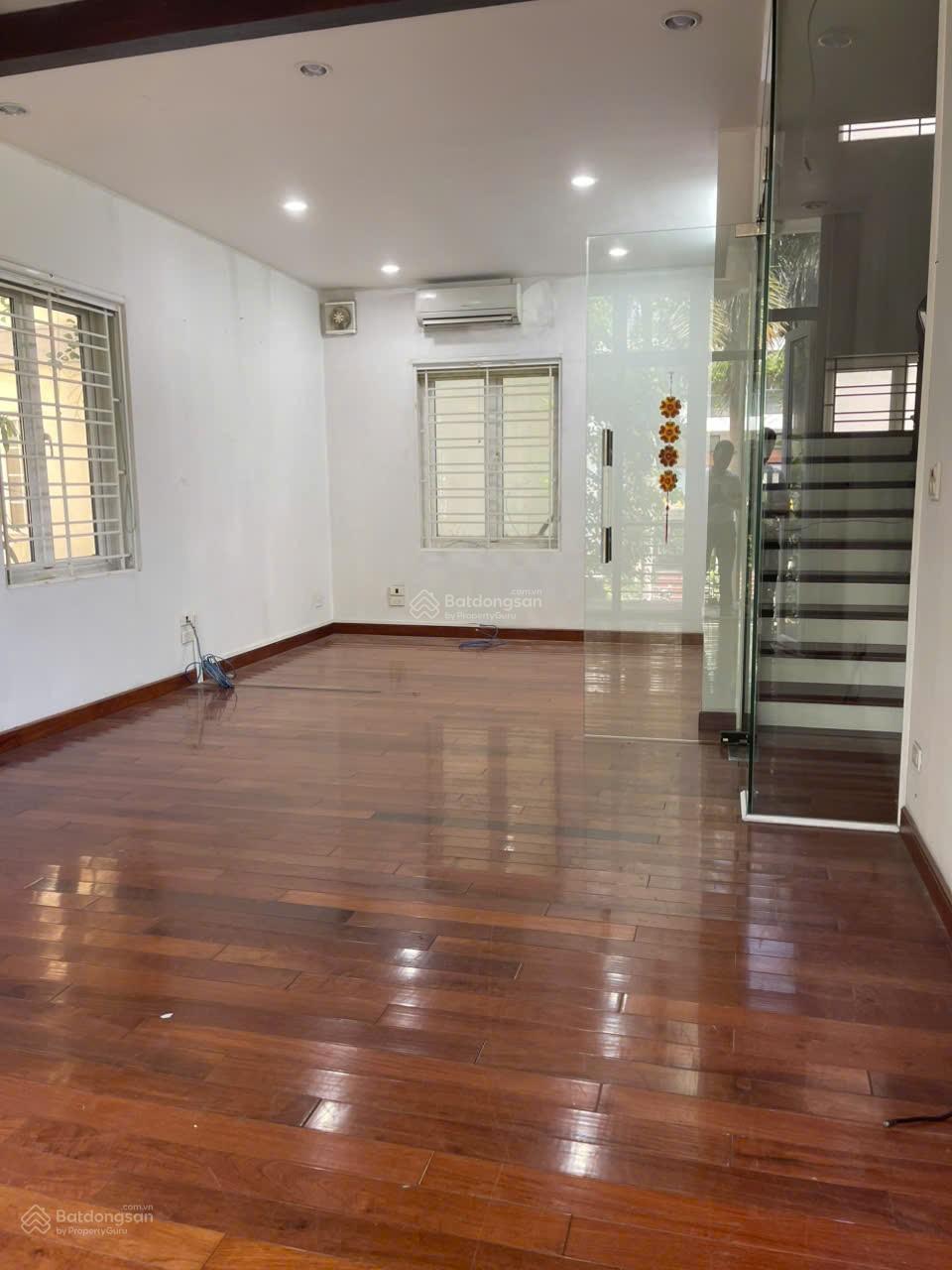 Chính chủ cho thuê biệt thự Nguyễn Thị Định, Đỗ Quang. Diện tích 120m2 x 3t. Lh 0963 833 ***.