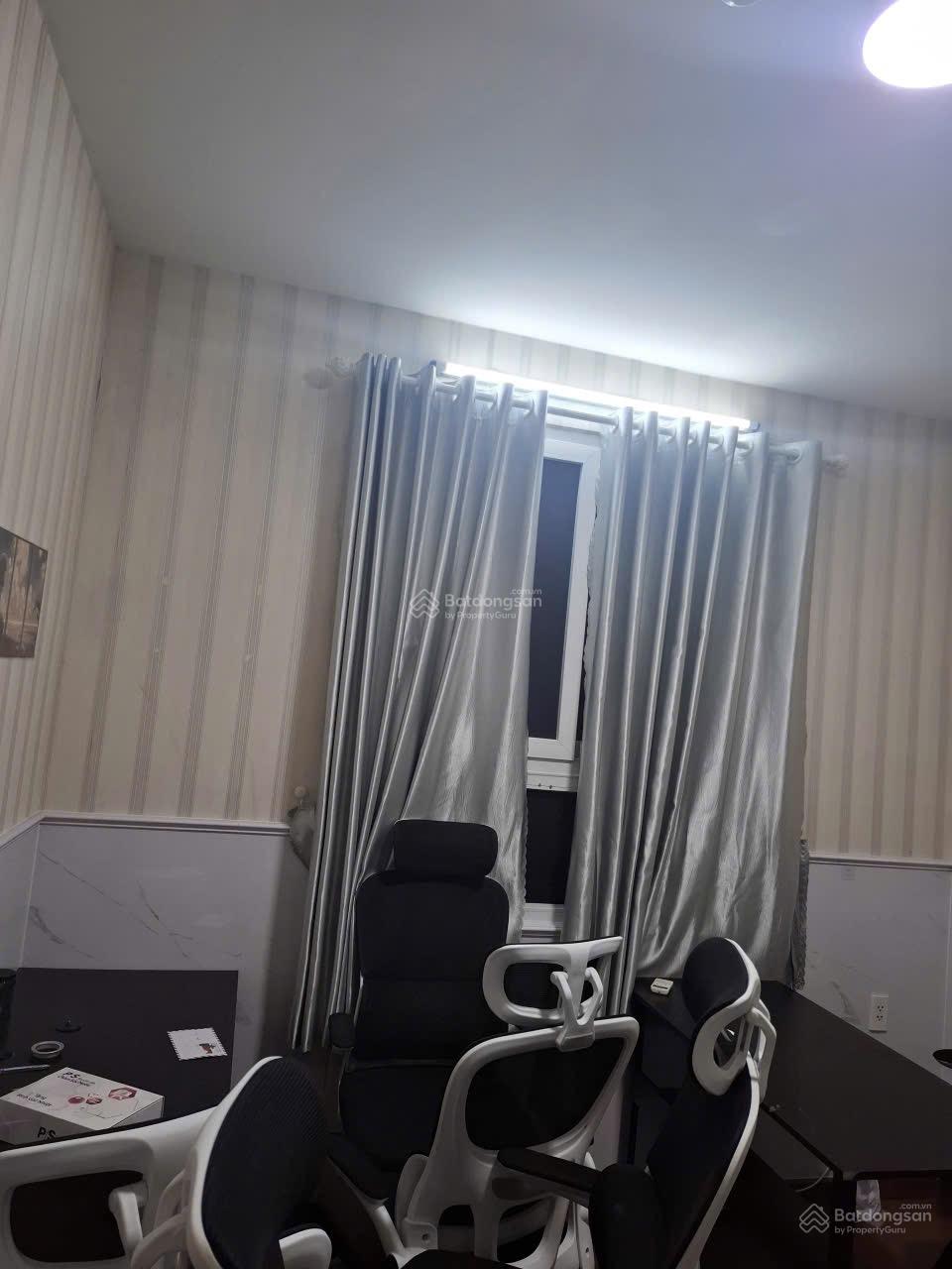 Cho thuê căn hộ Tô Ký Tower Q12, căn góc 65m2, 2PN - 2WC, ban công lớn, có nội thất, giá 7 triệu