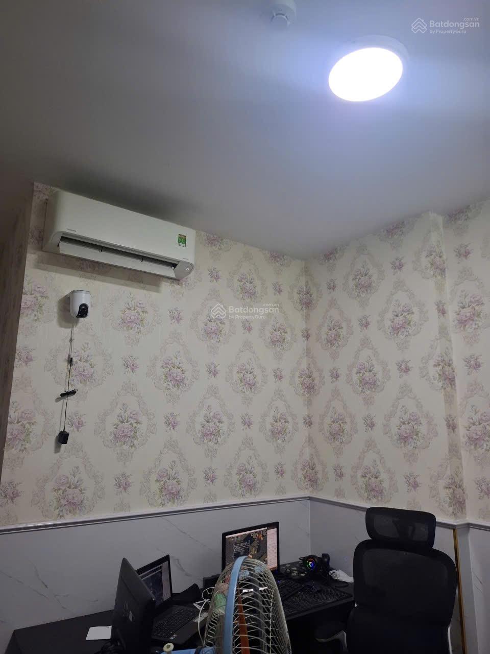 Cho thuê căn hộ Tô Ký Tower Q12, căn góc 65m2, 2PN - 2WC, ban công lớn, có nội thất, giá 7 triệu