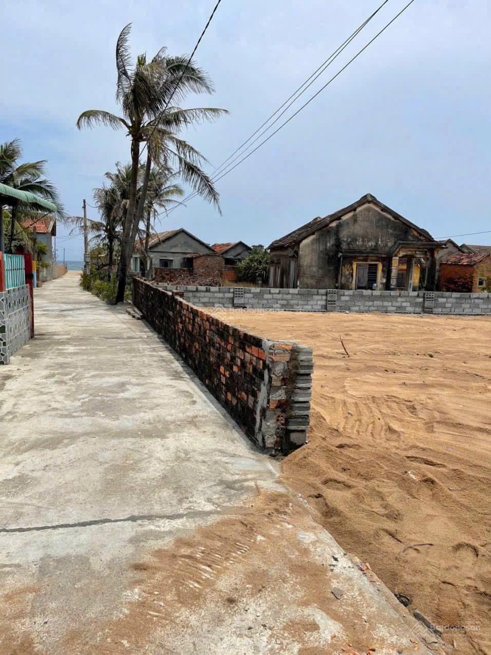 Cách biển chỉ 50m có ngay lô đất biệt thự ven biển thích hợp xây HOMESTAY