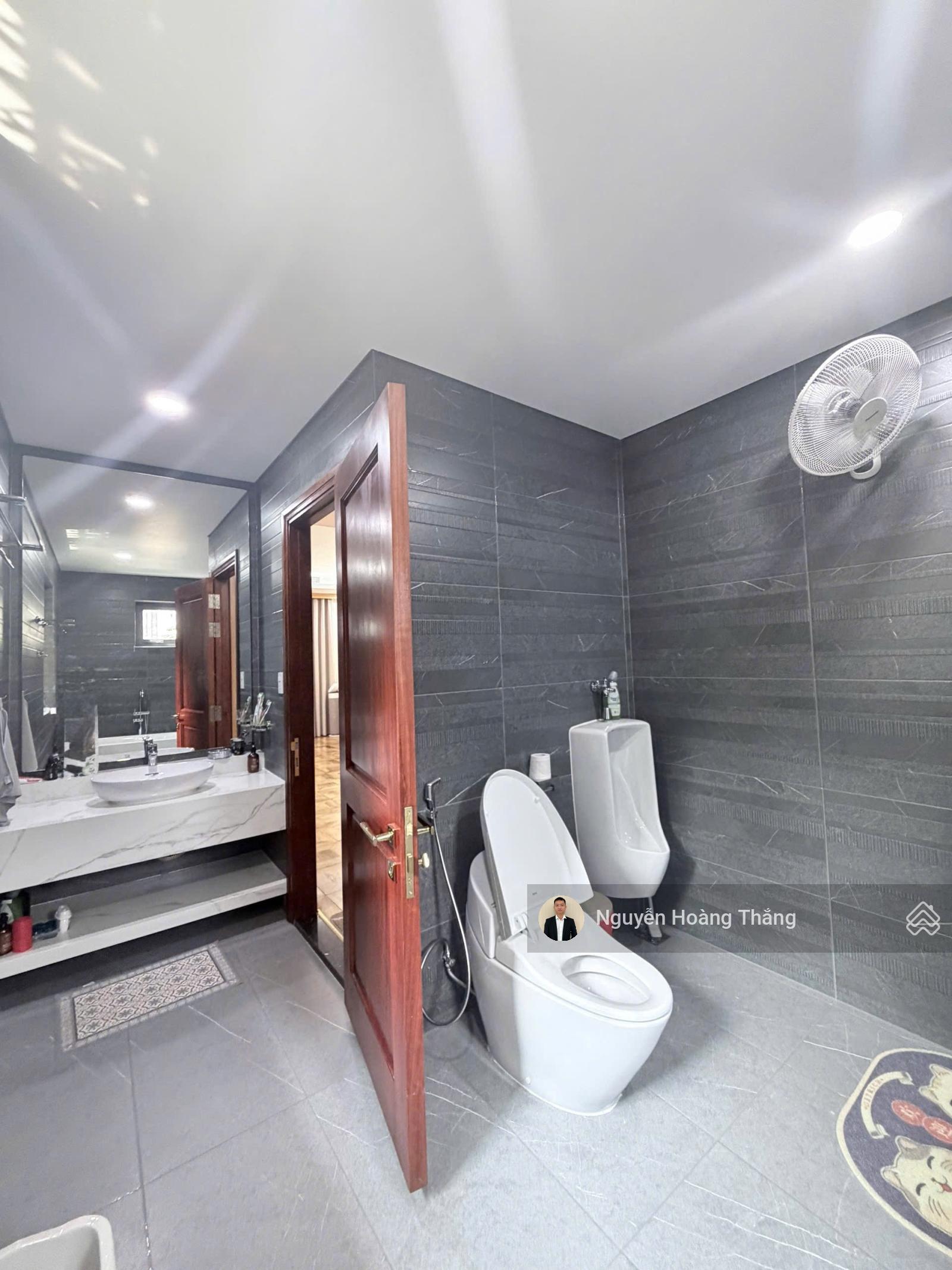 Cho thuê biệt thự 130tr/th 6PN, full NT Luxury mới 100%, Q.2 - 1000m2 sàn, vào ở ngay LH 0936 890 *** Cho thuê biệt thự 130tr/th 6PN, full NT Luxury mới 100%, Q.2 - 1000m2 sàn, vào ở ngay LH 0936 890 ***