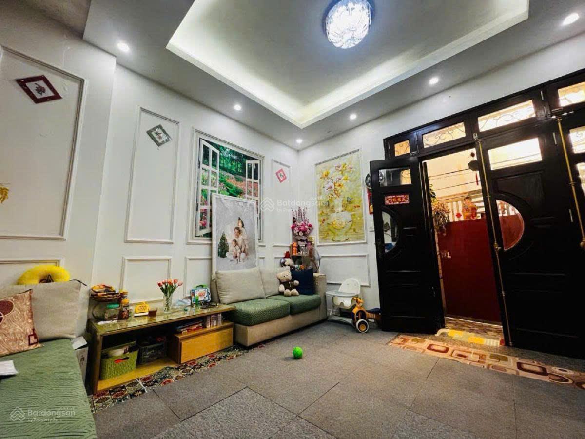 Siêu rẻ Vương Thừa Vũ, 40m2x4T, ngõ thông ô tô 7 chỗ qua, gần ngã tư sở, giá 7,65 tỷ (Nhà chuẩn)