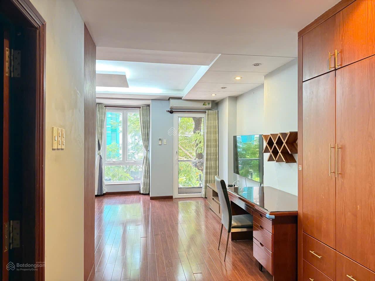 Cho thuê nhà phố Hưng Gia 1 Phú Mỹ Hưng DT 6x18.5m DTSD ~400m Giá 60 triệu/tháng | Mặt tiền