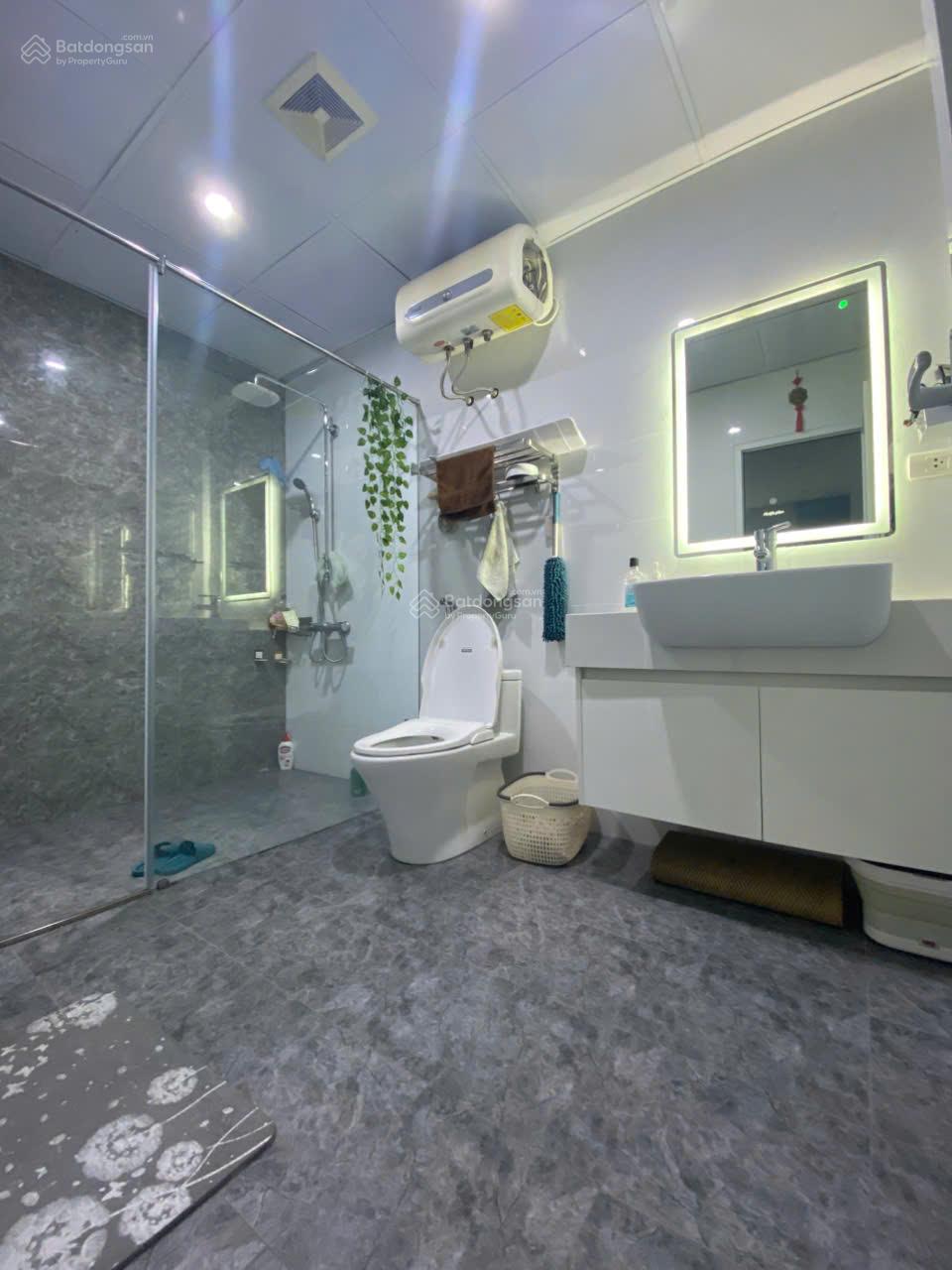 Hot. Chính chủ cần bán căn hộ chung cư KĐT Cổ Nhuế giá 9 tỷ. Liên hệ: 0971 461 ***