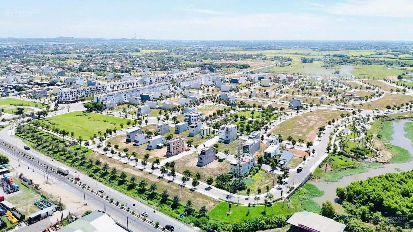 Bán đất KĐT Phú Mỹ mặt tiền đường 24m, cách bờ sông 50m. Hướng Tây, giá chỉ 2,2xx