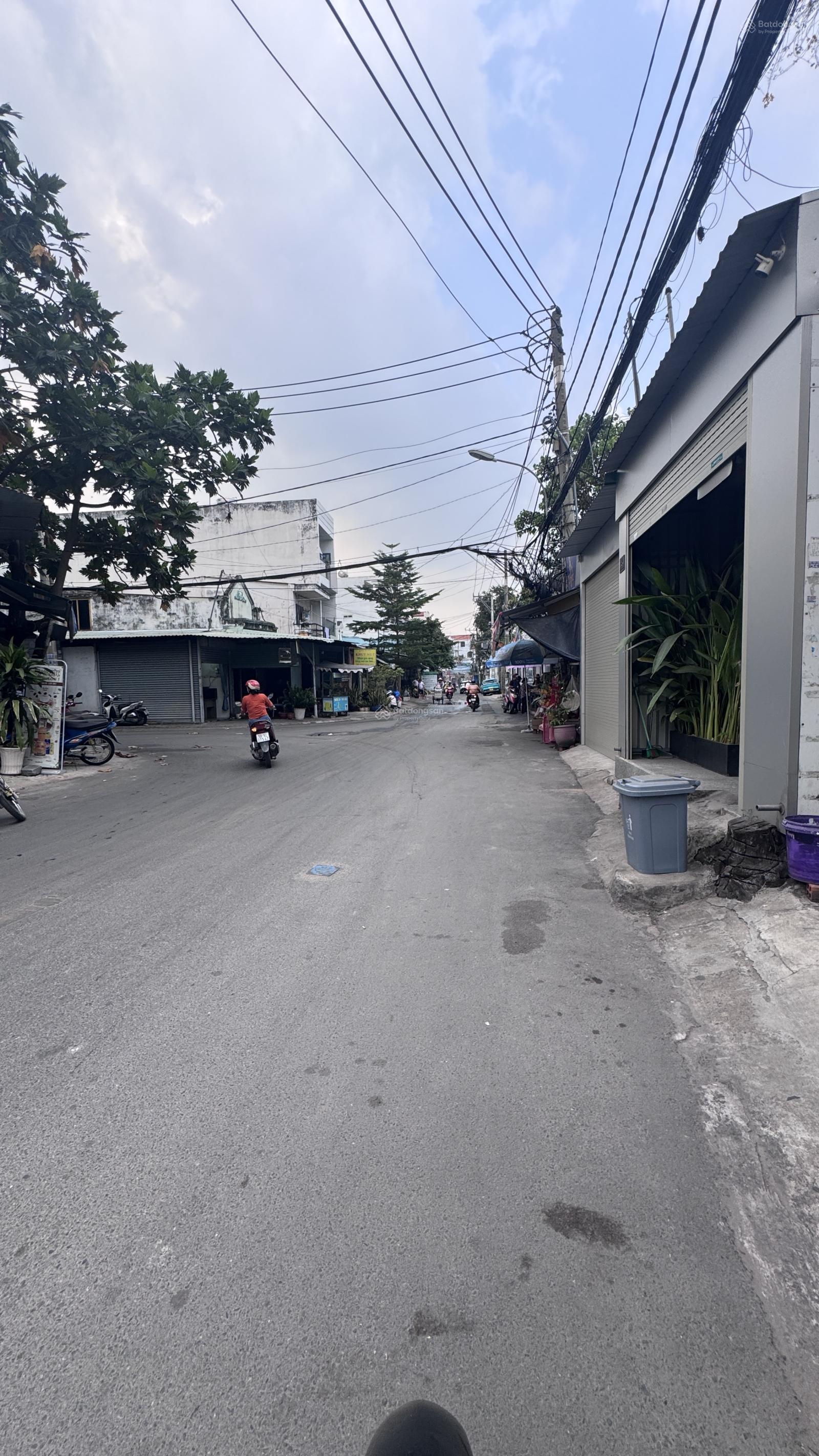 Bán đất góc 2 mặt tiền hẻm xe hơi đường Song Hành phường Đông Hưng Thuận Q12