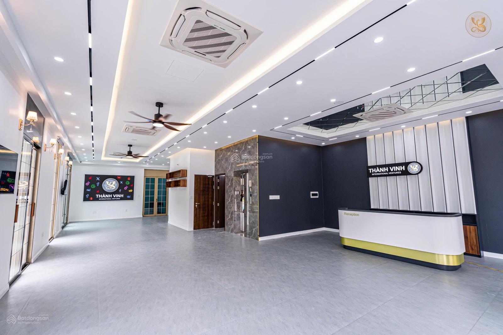 Cho thuê văn phòng 400m2 setup sẵn bàn ghế như cho 60 nhân viên làm việc