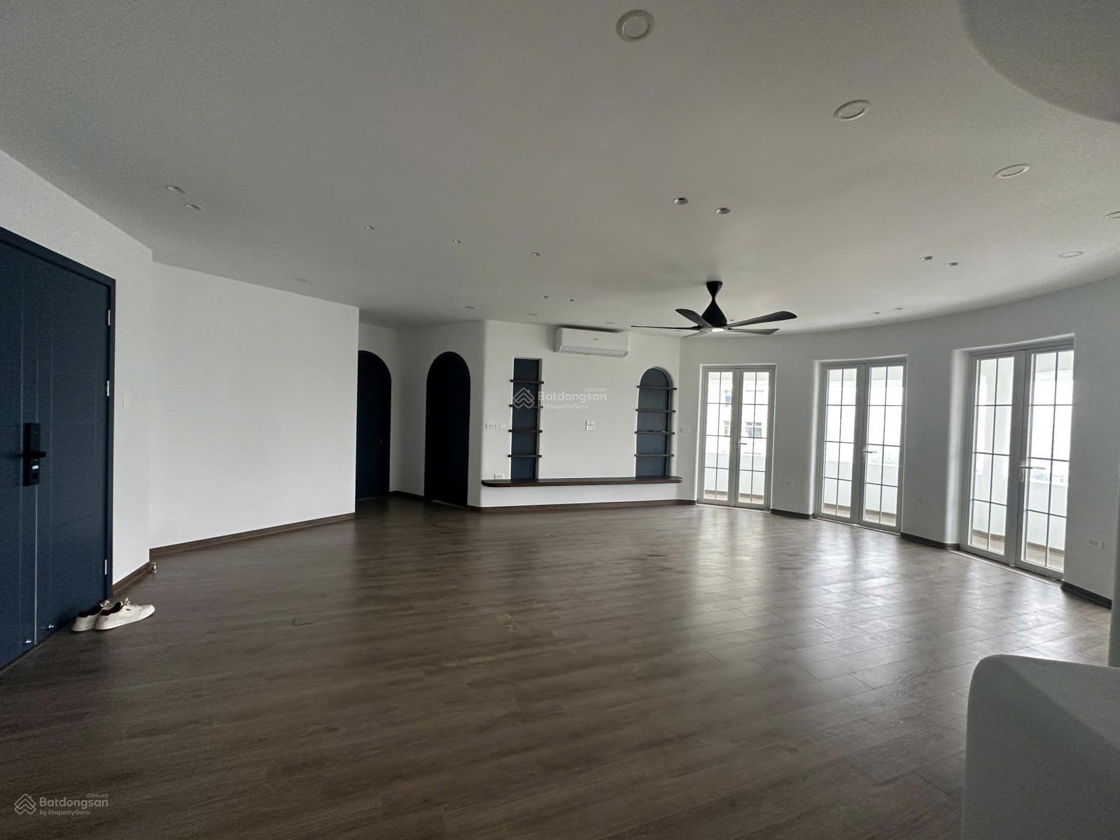 Gia đình cần cho thuê hoặc bán CHCC 134m2 Toà CT4 - Mỹ Đình Sông Đà - Mễ Trì - Hà Nội.