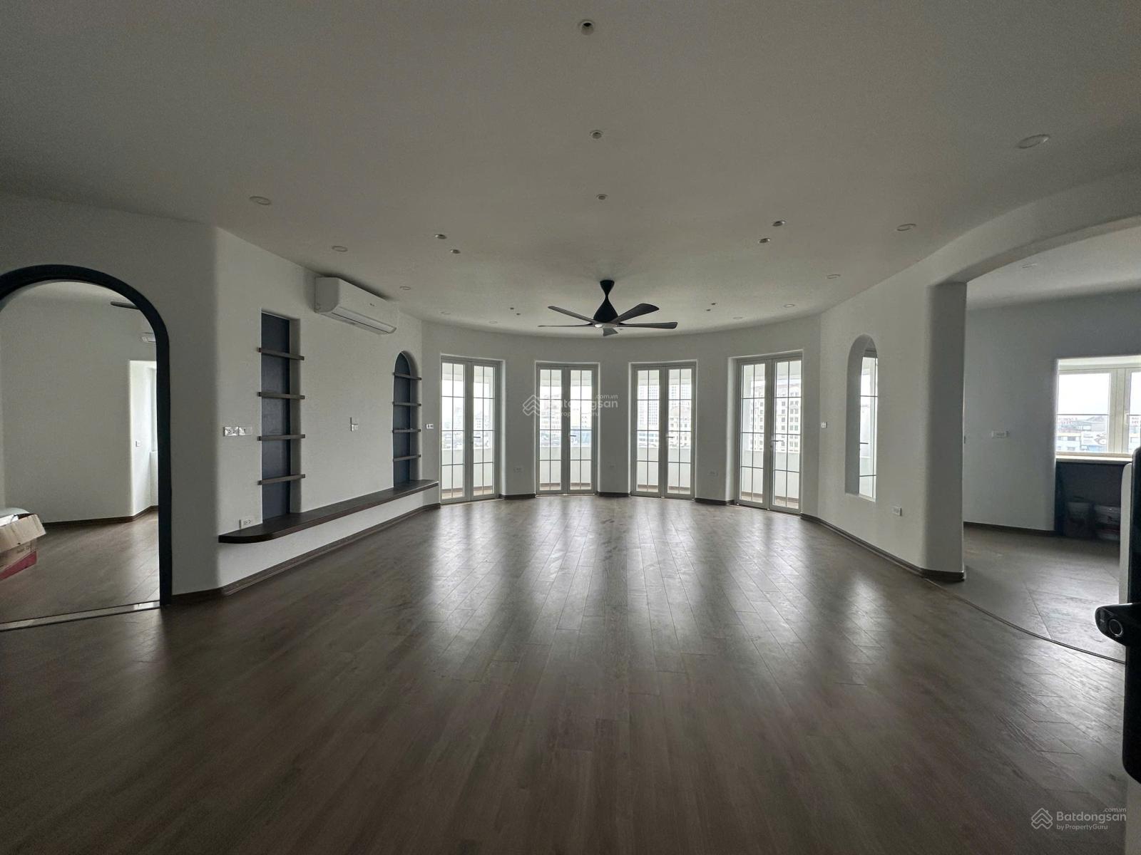 Gia đình cần cho thuê hoặc bán CHCC 134m2 Toà CT4 - Mỹ Đình Sông Đà - Mễ Trì - Hà Nội.