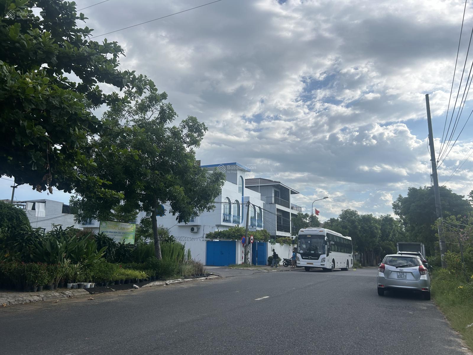 Bán đất kiệt 50 Bùi Tá Hán, kiệt rộng 5m, có vỉa hè. Diện tích 105m, ngang 5m. Giá siêu rẻ 7,5 tỷ