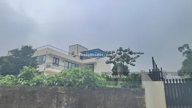 Cho thuê 1700m2 nhà biệt thự sân vườn view sông, sân chơi thể thao tại Ngọc Thuỵ giá 2.000 usd