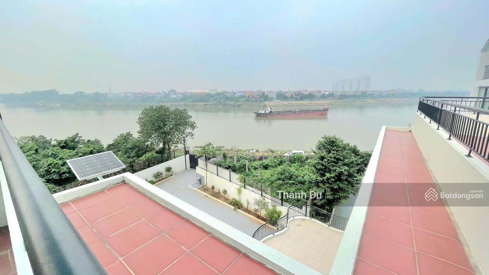 Cho thuê 1700m2 nhà biệt thự sân vườn view sông, sân chơi thể thao tại Ngọc Thuỵ giá 2.000 usd