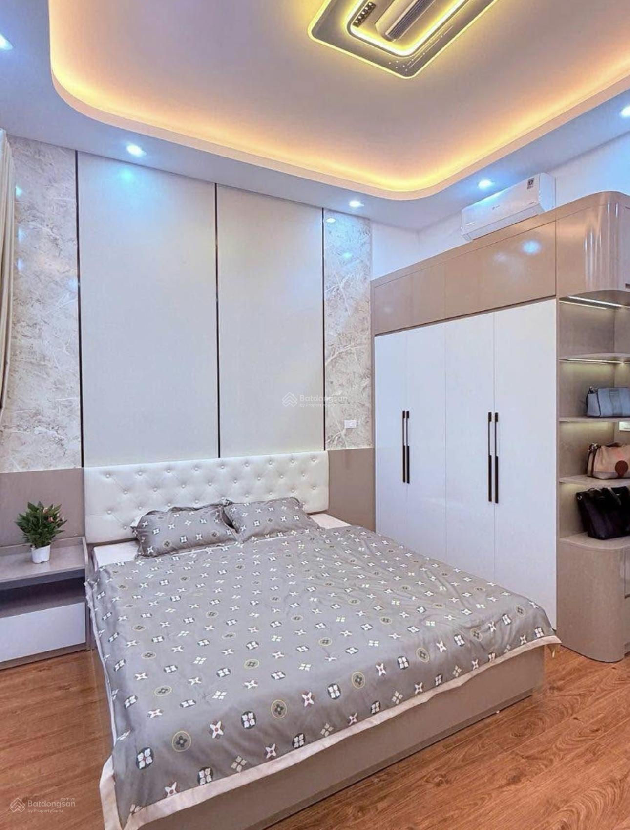 Hiếm! Phố Trung Phụng 30m ra phố ngõ thông, gần bãi đỗ ô tô, trước nhà thoáng sáng, full NT 42m2*5T