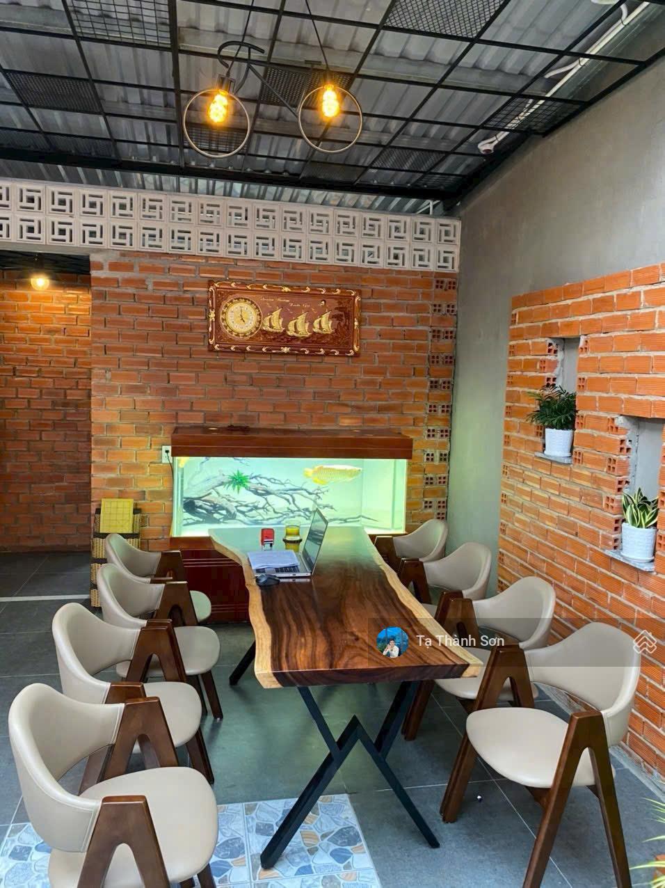 Đối diện hồ bơi 1000m2, được xây 600m2 sàn, 185m2 gần gigamall Phạm Văn Đồng 26TỶ TL