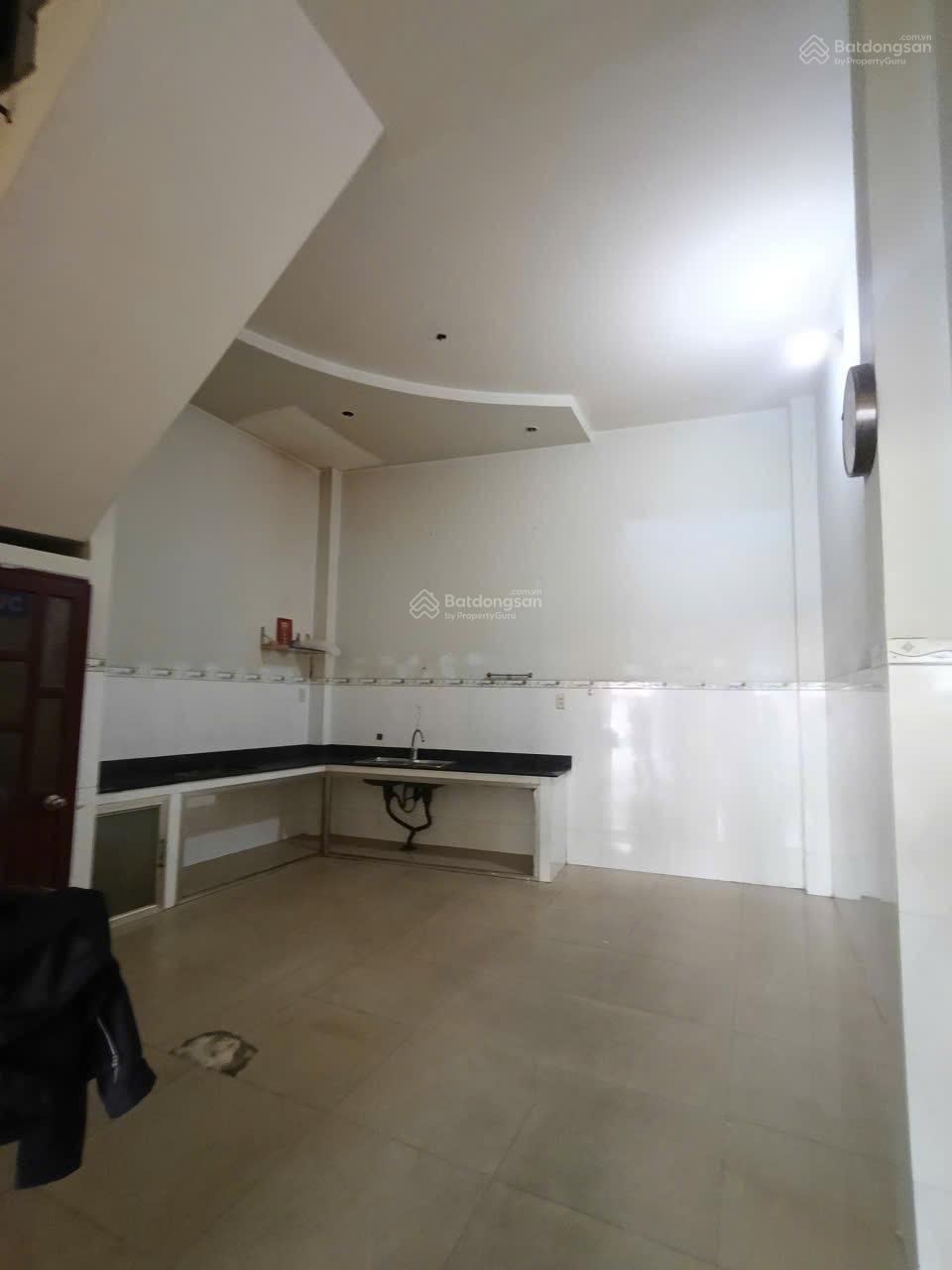 Cho thuê nhà mặt tiền ngang 5m đường Bà Hom P13 Q6