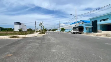 Bán lô đất 96,8m2 TĐC Ngọc Hiệp vị trí đẹp hướng Nam, sổ hồng trao tay