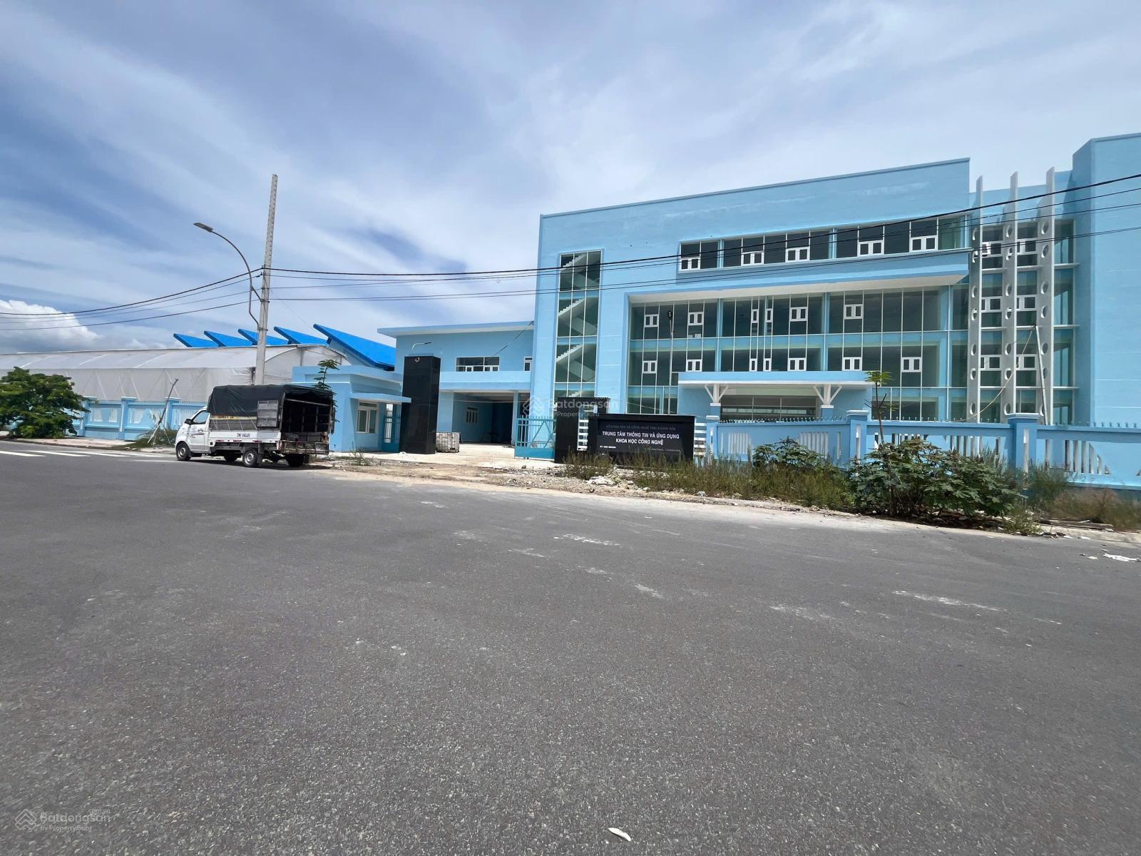 Bán lô đất 96,8m2 TĐC Ngọc Hiệp vị trí đẹp hướng Nam, sổ hồng trao tay