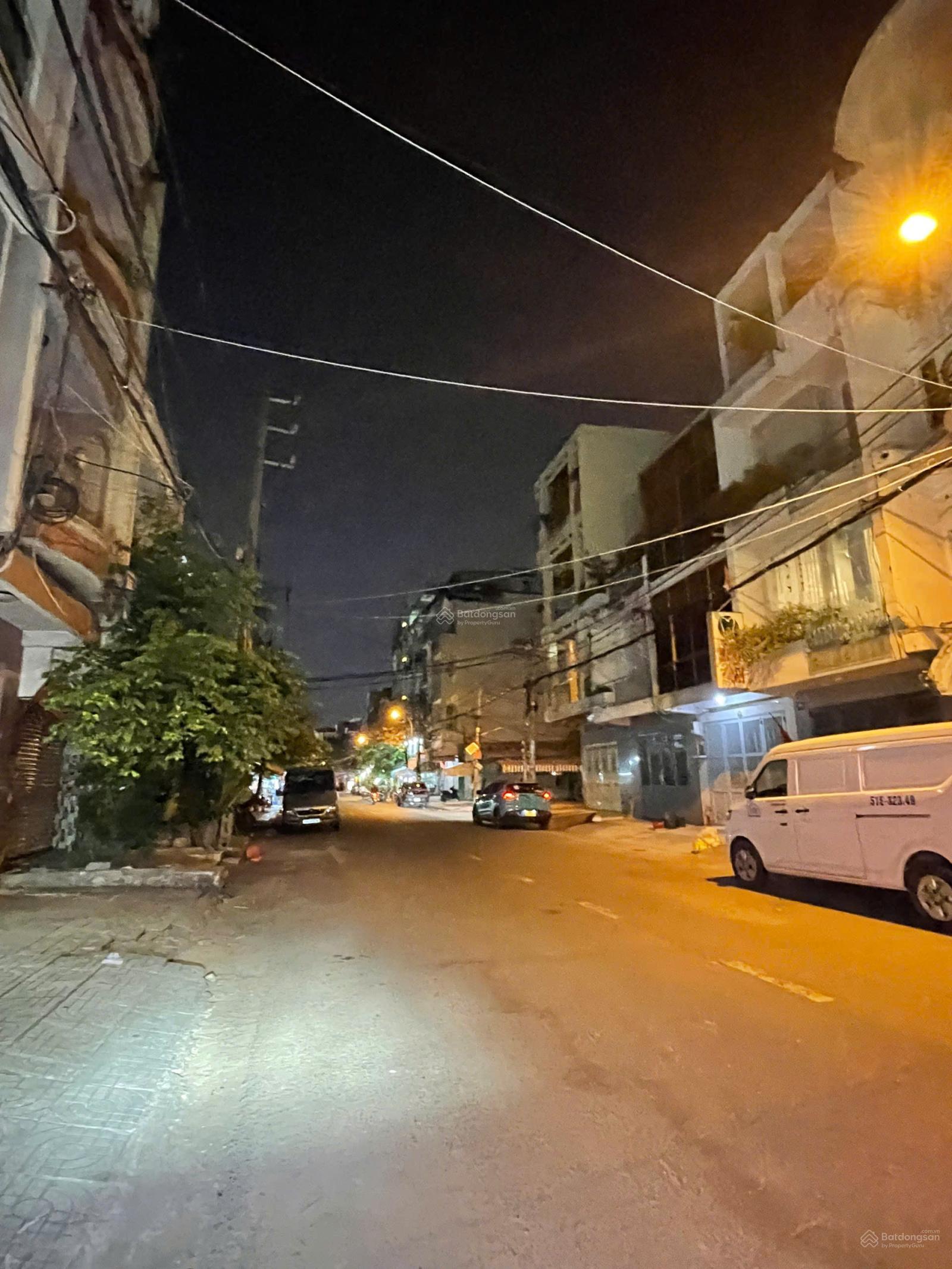 Tôi cần bán nhà mặt tiền đường số 2 cư xá Bình Thới. Nhà 5 lầu giá 16,5 tỷ, hợp đồng thuê 25tr/th