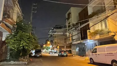Tôi cần bán nhà mặt tiền đường số 2 cư xá Bình Thới. Nhà 5 lầu giá 16,5 tỷ, hợp đồng thuê 25tr/th