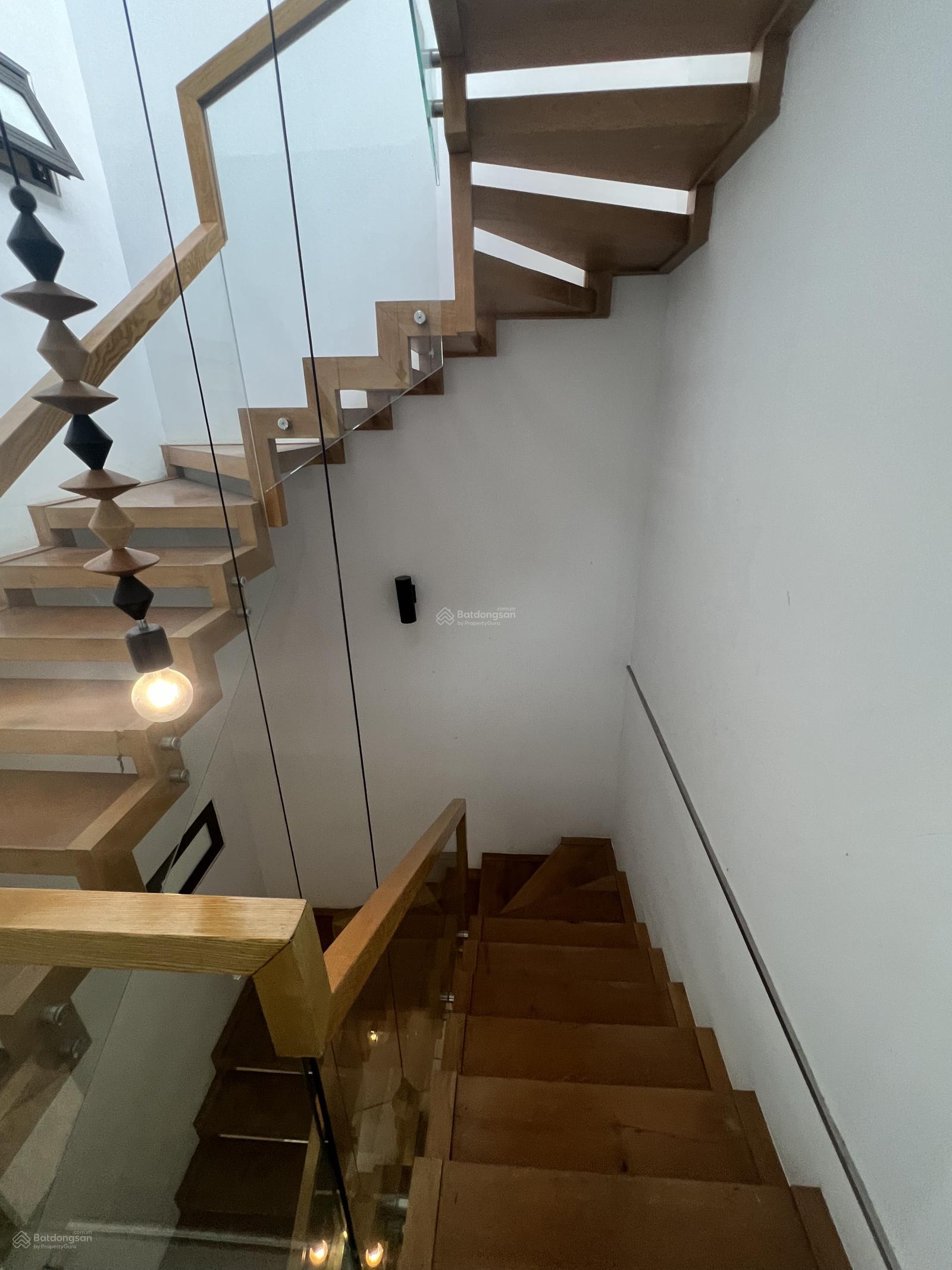 Cho thuê nguyên căn. Xe oto đậu trong nhà.phường tân định.Quận 1.(dt.4x16 ) 2 lầu.36tr. Cho thuê nguyên căn. Xe oto đậu trong nhà.phường tân định.Quận 1.(dt.4x16 ) 2 lầu.36tr.