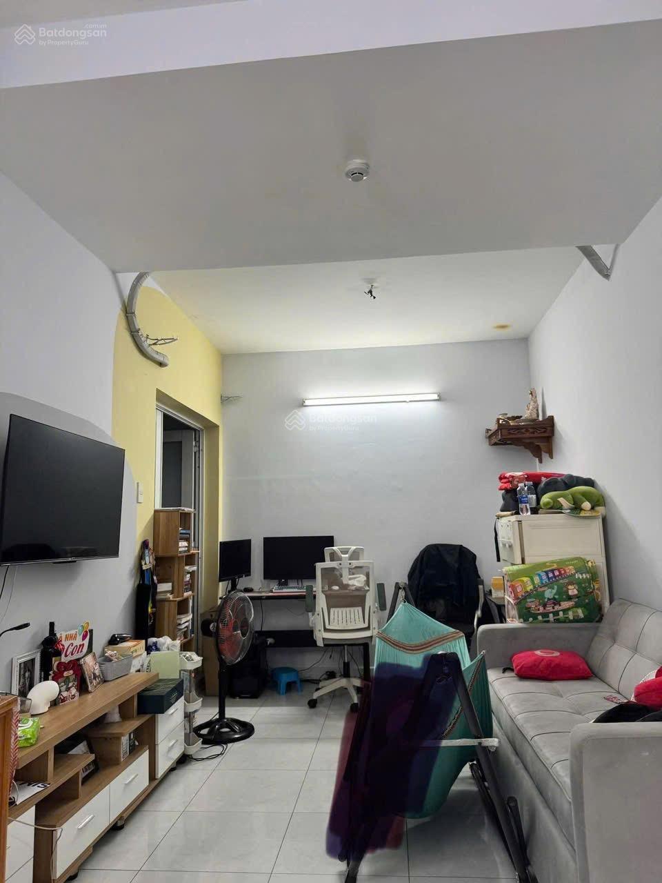 Chính chủ Bán CC Sơn Kỳ 1, giáp Aeon TP DT 63m2 3 tỷ2 nội thất dính tường. Sổ lâu dài 2018